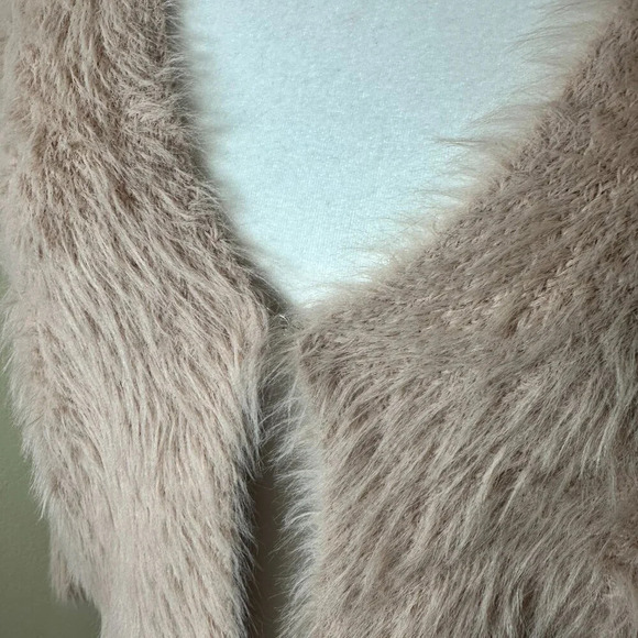 MOLLY BRACKEN Faux Fur Eyelash Cropped Open Front Blush Pink Cardigan Size Small - Picture 3 of 10